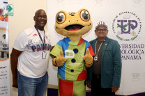 Autoridades de la UTP comparten con la mascota e invitan a la comunidad universitaria a participar.