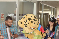 La Mascota Antón bailo al ritmo de las melodías folclórica del conjunto típico UTP.