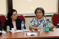 La Dra. Anayansi Escobar y la profesora Vielka de Barraza.