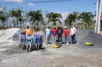Durante la ejecución de las actividades, los estudiantes estuvieron supervisados por el Lcdo. Néstor Gutiérrez, Jefe de la Unidad de Mantenimiento, y el Ing. Rolando Mora De León, Coordinador de la UPPP y gestor del proyecto, con el acompañamiento del Mgtr. Luis Juárez, Coordinador de la Unidad de Servicio Social Universitario.