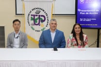 Autoridades de la UTP y JICA.