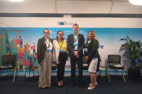 Mgtr. Lorena Ramos, junto a otros participantes del evento.