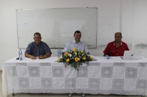 Mgtr. Carlos González, Mgtr. Miguel López y el Mgtr. Francisco Arango, jurado de la tesis.