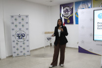 Mgtr. Madelene Rosas, expositora.