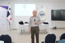 Mgtr. Modaldo Tuñón, durante su exposición.