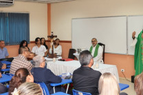 Comunidad universitaria del Centro Regional de Azuero durante la Eucaristía de inicio del segundo periodo académico 2026. Comunidad universitaria del Centro Regional de Azuero durante la Eucaristía de inicio del segundo periodo académico 2026.