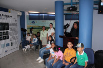 niños durante la visita el observatorio.
