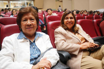 La vicerrectora Académica, Dra. Mirtha Moore y la vicerrectora Administrativa, Mgtr. Esmeralda Hernández.