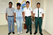 Estudiantes, con la representante de la UTP.