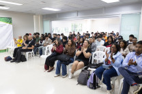 Autoridades, expositores y estudiantes universitarios que formaron parte de la jornada tecnológica del Oracle Tech Day Panamá 2026 en el campus de la UTP.