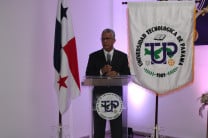 Palabras de bienvenida del Ing. Efraín Conte, Director del Centro Regional de Coclé.
