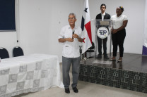 Palabras por el Ing. Efraín Conte, director 