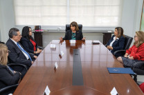 La Dra. Laguna, presidió la reunión.