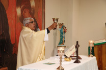 Eucaristía presidida por el padre Román Altamiranda. Eucaristía presidida por el padre Román Altamiranda.