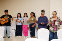 Administrativos presentes. Administrativos presentes.