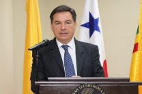 El rector de la Universidad Tecnológica de Pereira, el Dr. Luis Fernando Gaviria.