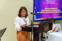 La Dra. Ángela Laguna Caicedo, Rectora de la UTP, durante su mensaje a los presentes.