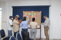 Personal de la UTP participando del taller.