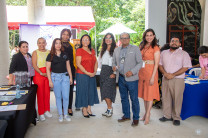 Equipo de la DNOP junto a jurados del concurso.