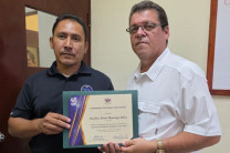 Sr. Pacifico Marciaga recibe reconocimiento por Asistencia Perfecta 2025.