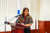 La Dra. Ángela Laguna Caicedo, Rectora de la UTP.