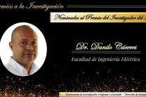 Premio Cuásar al Investigador del Año, al Dr. Danilo Cáceres, de la Facultad de Ingeniería Eléctrica.