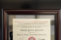 Reconocimiento a su excelencia académica y contribuciones científicas durante sus estudios doctorales. Reconocimiento a su excelencia académica y contribuciones científicas durante sus estudios doctorales.