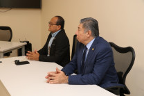 El Mgrt. Matus junto al Dr. Candanedo.