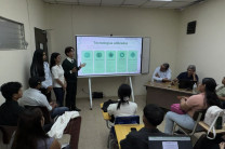 Estudiantes realizan la presentación de los proyectos de investigación 