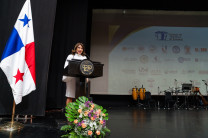 Discurso de la Rectora En su discurso de instalación, la Rectora de la UTP destacó la necesidad de incrementar los recursos destinados a la educación universitaria.