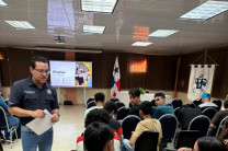 El magister Clemente Rodríguez, Director Encargado de la Dirección de Relaciones Internacionales de la UTP, con su equipos de trabajo, presentaron las diferentes oportunidades de movilidad estudiantil saliente que se encuentran actualmente abiertas.
