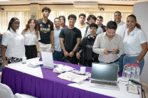 Personal de MITRADEL junto a estudiantes de la UTP. Personal de MITRADEL junto a estudiantes de la UTP.