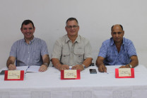 Profesores jurados Mgtr. Miguel López y el Ing. Carlos González y Dr. Francisco Arango.