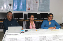 Profesores jurados; MSc. Rafael Vejarano, Ing. Yamileth Quezada y la Lic. Doris Pinzón
