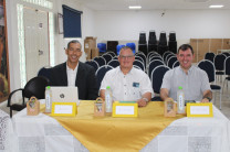 Profesores jurados el Mgtr. Miguel López, asesor de la tesis, el Dr. Francisco Arango, y el Mgtr. José Polo