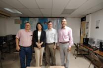 Profesores jurados junto a estudiante Gabriela Ábrego Díaz.