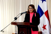 La Dra. Ángela Laguna, Rectora encargada de la UTP, dio las palabras de bienvenida al evento.