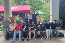 Lcda. Inair Saturno, Directora de la DNOP junto a estudiantes de la UTP. Lcda. Inair Saturno, Directora de la DNOP junto a estudiantes de la UTP.