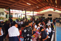 Público presente en la feria