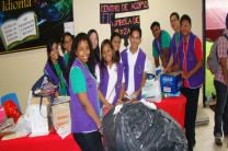 El equipo de estudiantes de la FIC, durante el rally de reciclaje.