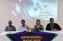 Autoridades, docentes y conferencista en la Jornada de UTP Panamá Oeste Recicla.