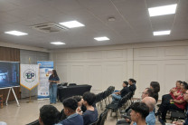 La Lic. Kixsa Collado de la empresa RECIMETAL, durante la presentación del tema Gestión de Residuos Sólidos, Conciencia y Responsabilidad Ambiental. El tema Gestión de Residuos Sólidos, Conciencia y Responsabilidad Ambiental fue presentado por la Lic. Kixsa Collado de la empresa RECIMETAL.