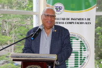 El decano de la FISC, Dr. Armando Jipsion.