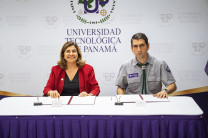 La Dra. Mirtha Moore, Vicerrectora Académica y el  Lcdo. José Macías.