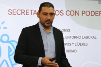 El Licdo. Gilberto Villarreal comparte con los participantes herramientas para el manejo del estrés. El Licdo. Gilberto Villarreal comparte con los participantes herramientas para el manejo del estrés.