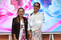 Mgtr. Iris M. Higuera Valdés, del Departamento de Recursos Humanos de la UTP-Sede Azuero, junto a la Dra. Argelis Aguilar, de la Policlínica San Juan de Dios, durante la jornada de sensibilización. Mgtr. Iris M. Higuera Valdés, del Departamento de Recursos Humanos de la UTP-Sede Azuero, junto a la Dra. Argelis Aguilar, de la Policlínica San Juan de Dios, durante la jornada de sensibilización.