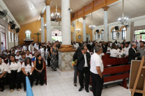 Miembros de la comunidad UTP estuvieron junto a la familia del Dr. Aizpurúa.