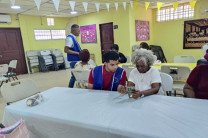 Taller de manejo de celulares para adultos mayores. Taller de manejo de celulares para adultos mayores.