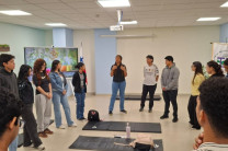 Sesión de relajación orientada por la Lcda. Amelia Kentish, psicóloga de la DNOP.