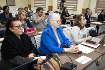 Participaron vicerrectores y directores académicos de las universidades oficiales de la región.